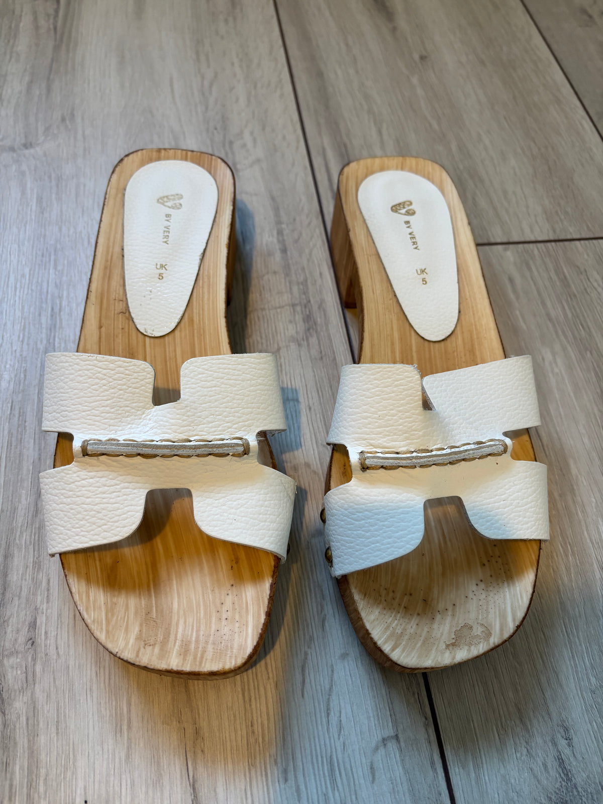 V by Very White Clog Mule Sandals – UK 5