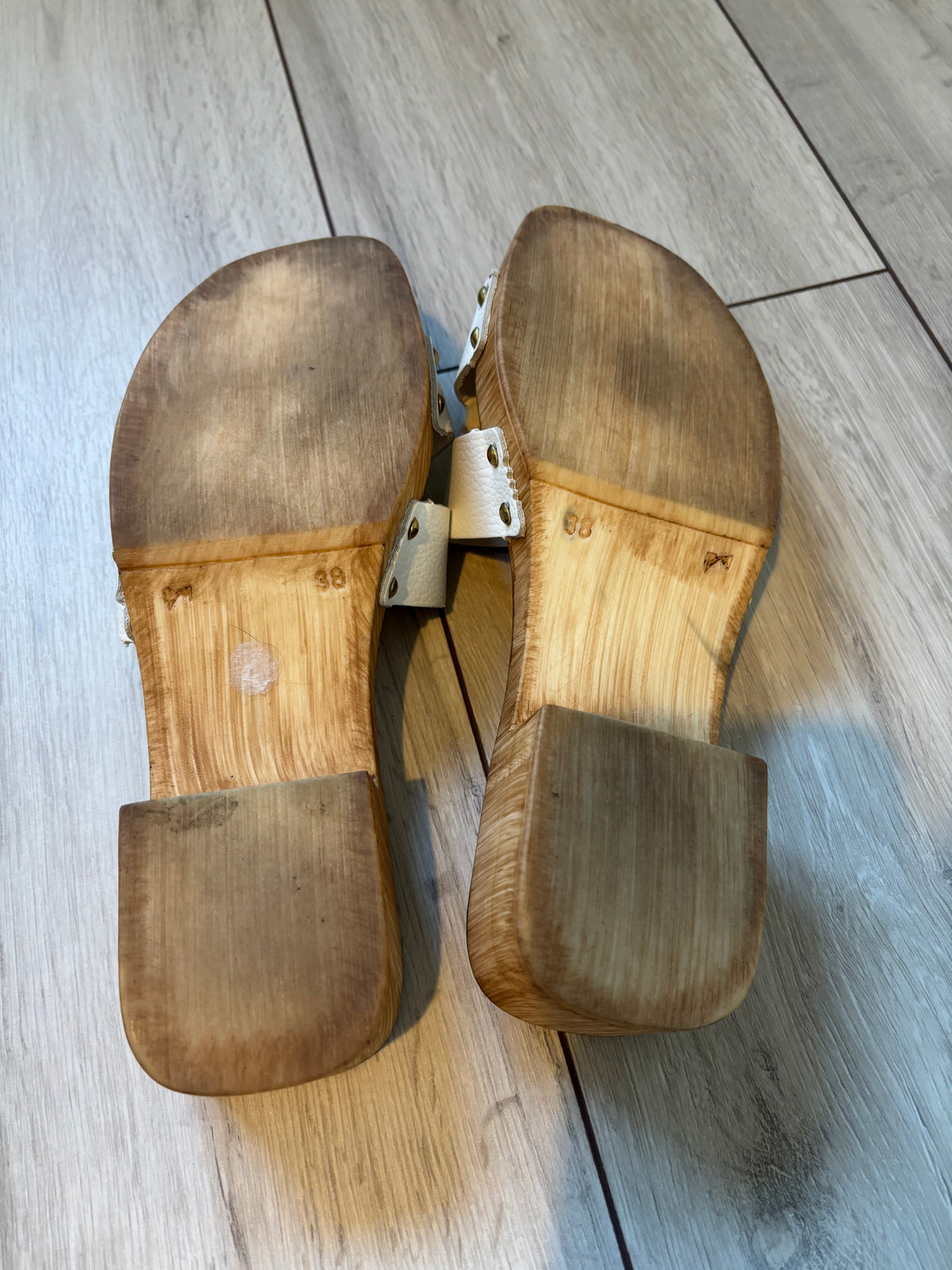 V by Very White Clog Mule Sandals – UK 5