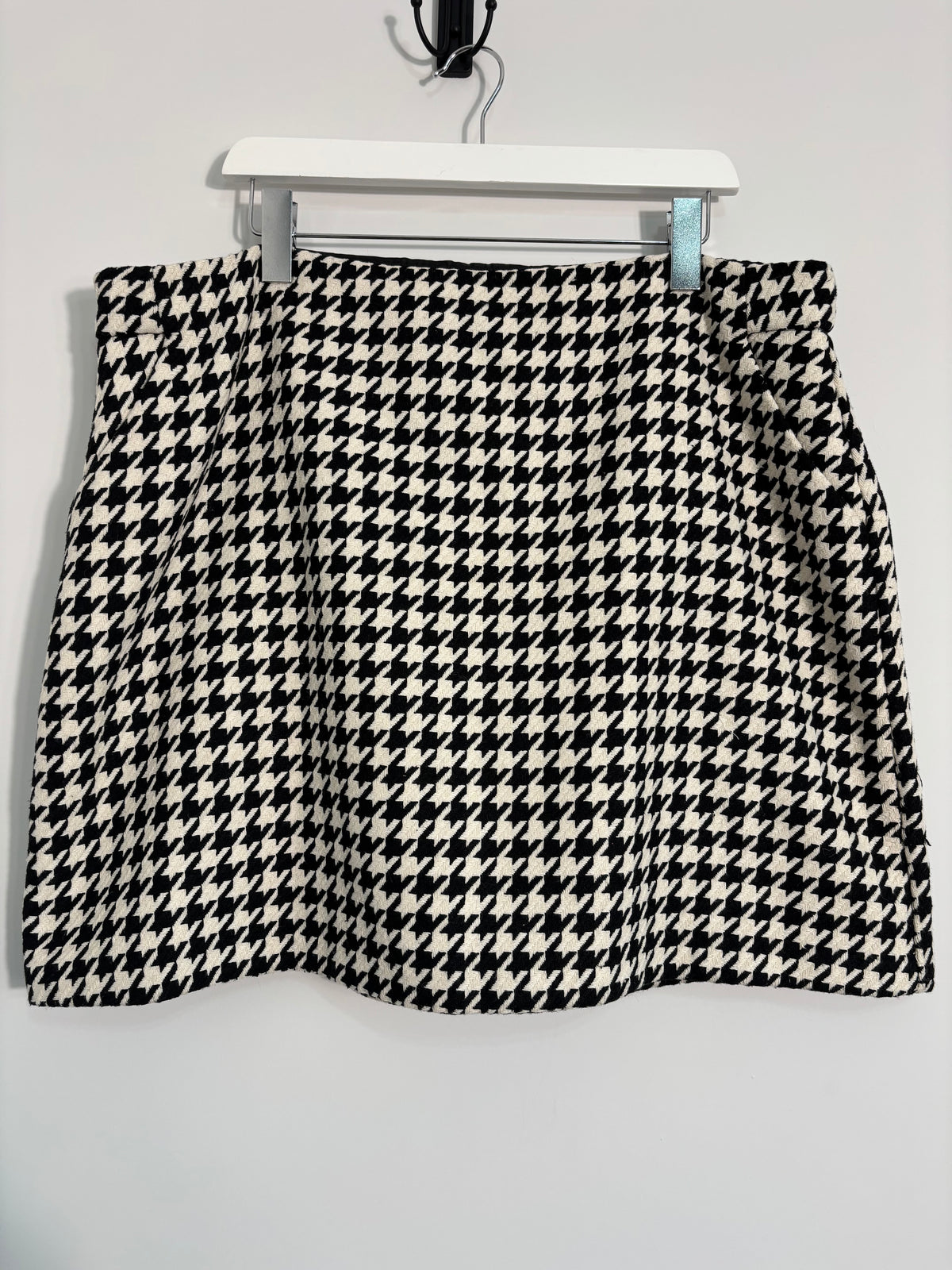 F&F Black & Off White Houndstooth Mini Skirt Size 22