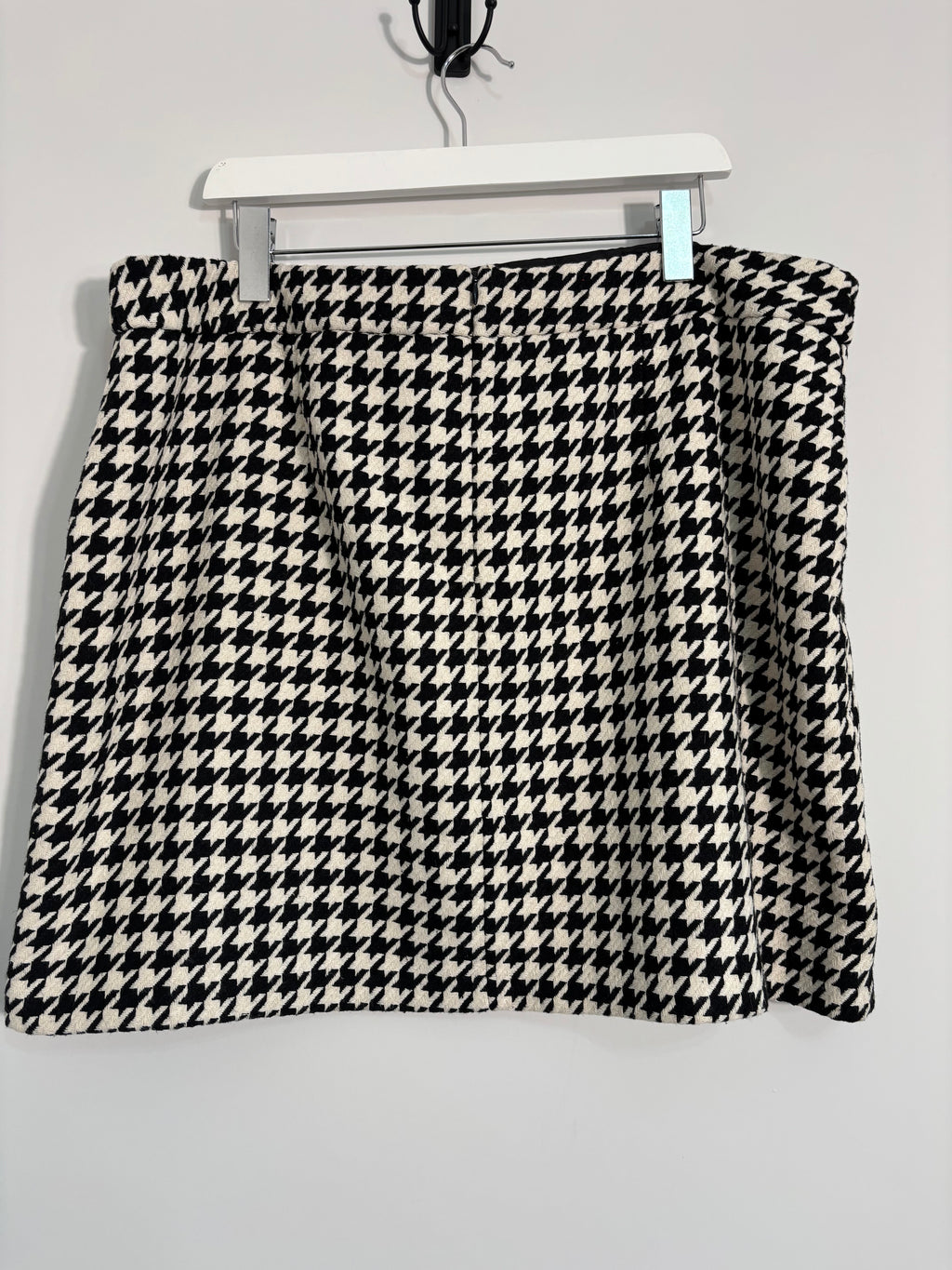 F&F Black & Off White Houndstooth Mini Skirt Size 22