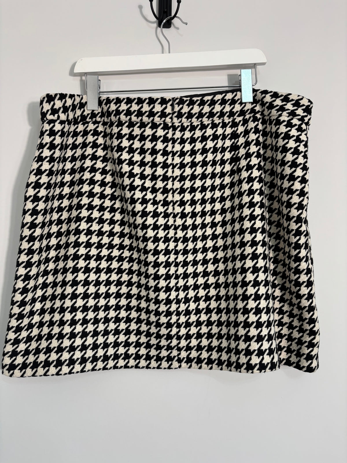 F&F Black & Off White Houndstooth Mini Skirt Size 22
