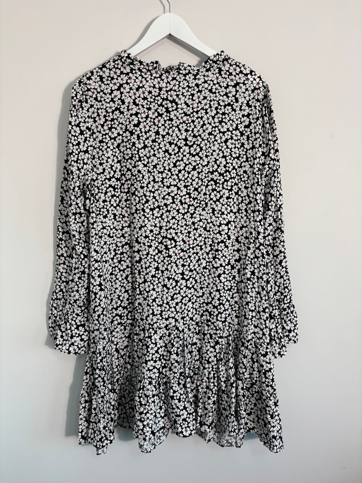 Evans Black & White Floral Longline Tunic Top Size 22 BNWT