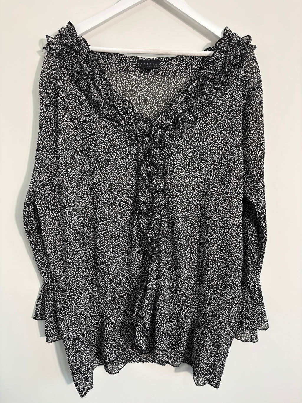 Antonino Philosophy Black & White Leaf Print Ruffle Blouse Size 24