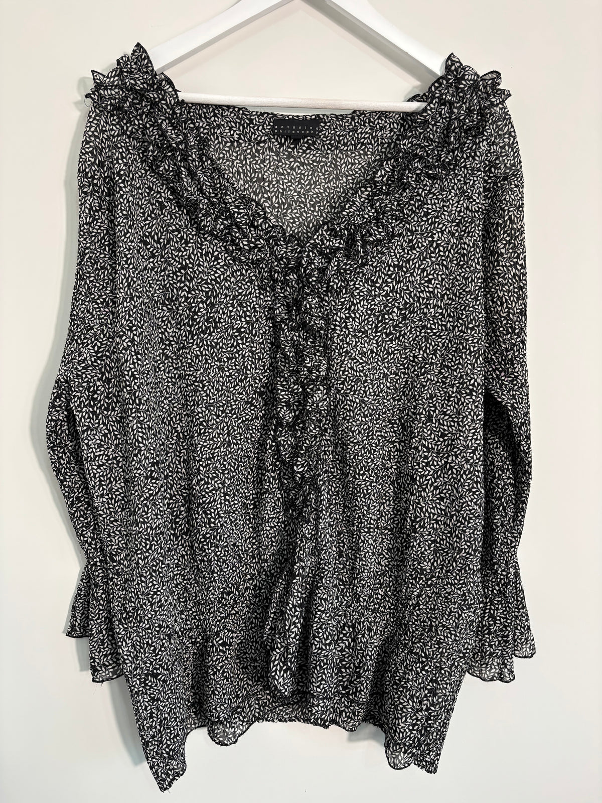 Antonino Philosophy Black & White Leaf Print Ruffle Blouse Size 24