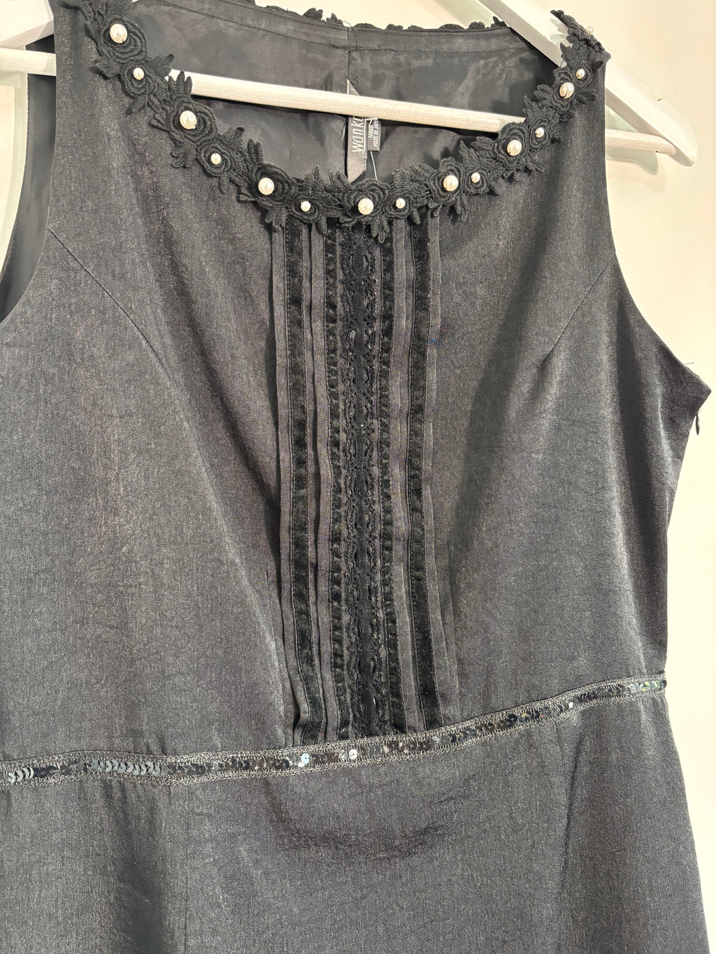 Wanko Black Embellished Sleeveless Shift Dress – Size 14