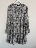 Evans Black & White Floral Longline Tunic Top Size 22 BNWT