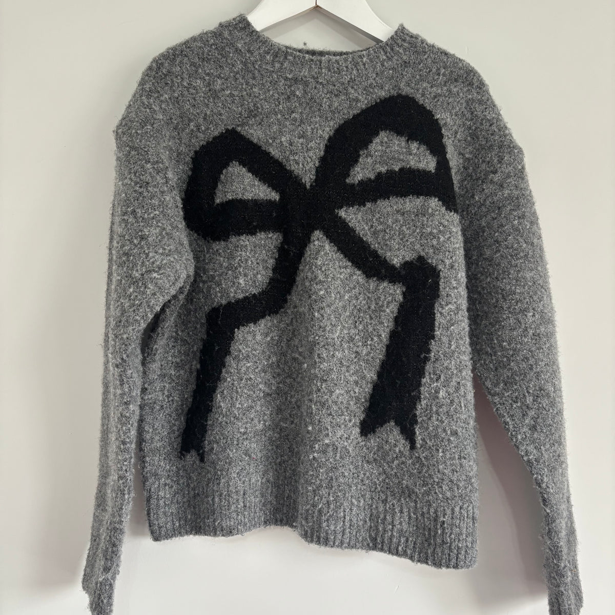 Primark Girl’s Grey Jumper with Black Bow detail Age 7-8 Years