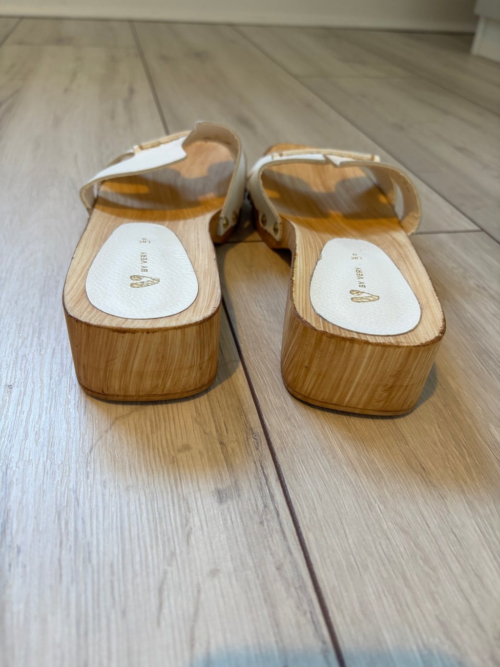 V by Very White Clog Mule Sandals – UK 5