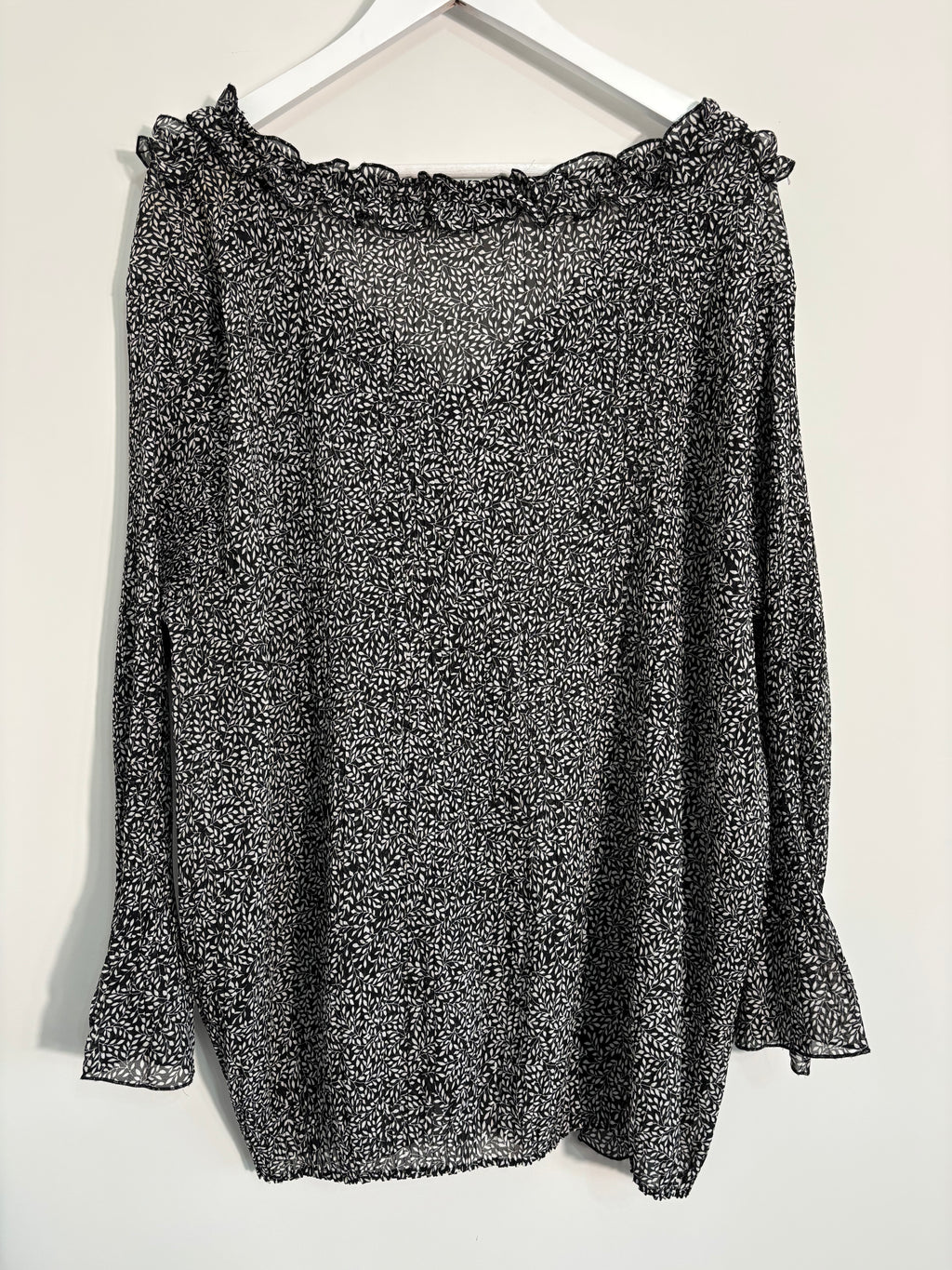 Antonino Philosophy Black & White Leaf Print Ruffle Blouse Size 24