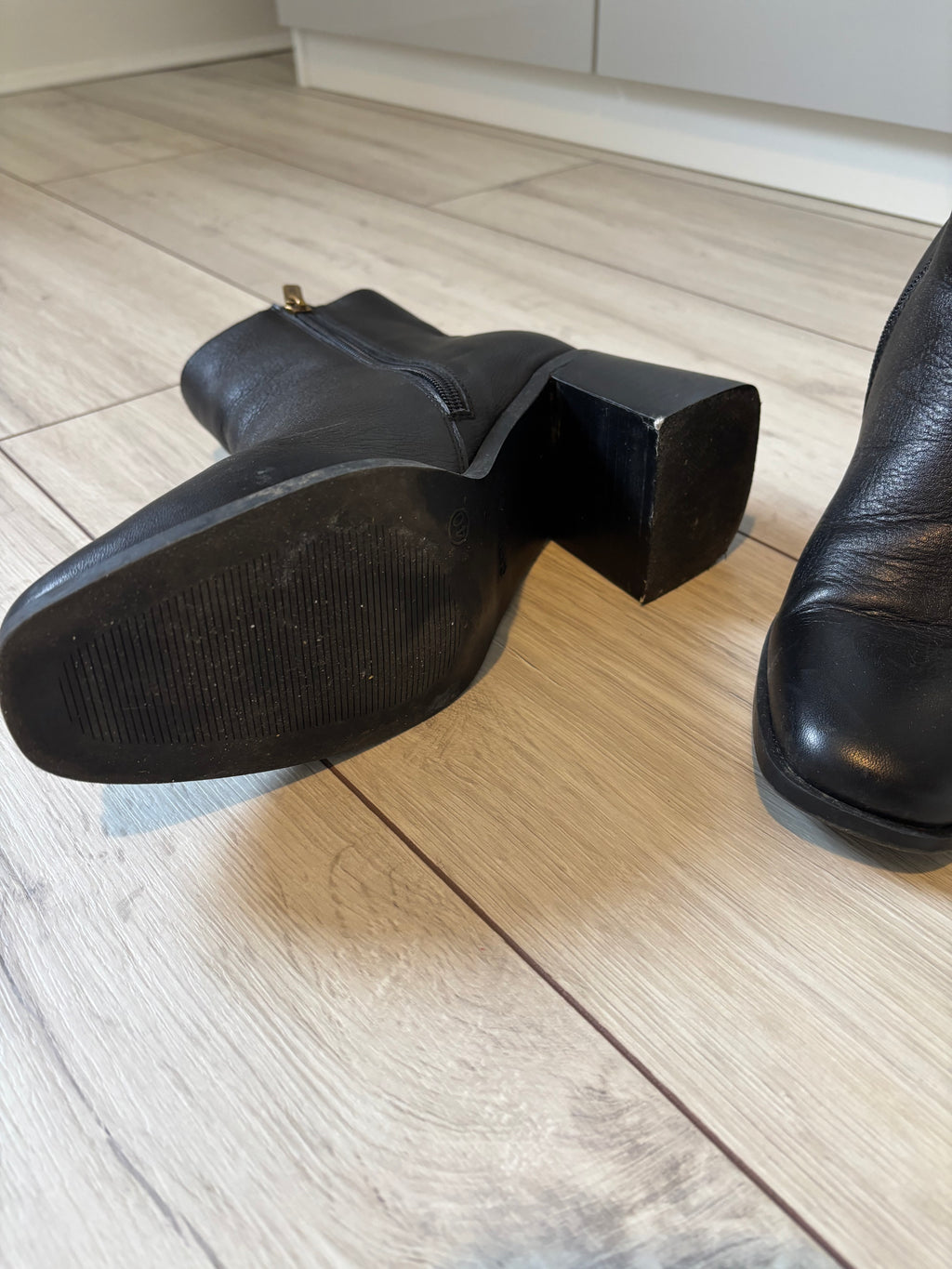 Carvela Black Leather Ankle Boots EU 40 UK 7