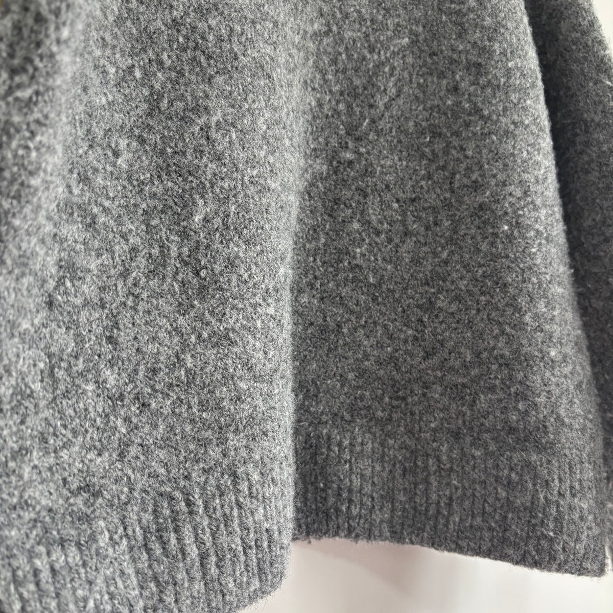 Primark Girl’s Grey Jumper with Black Bow detail Age 7-8 Years