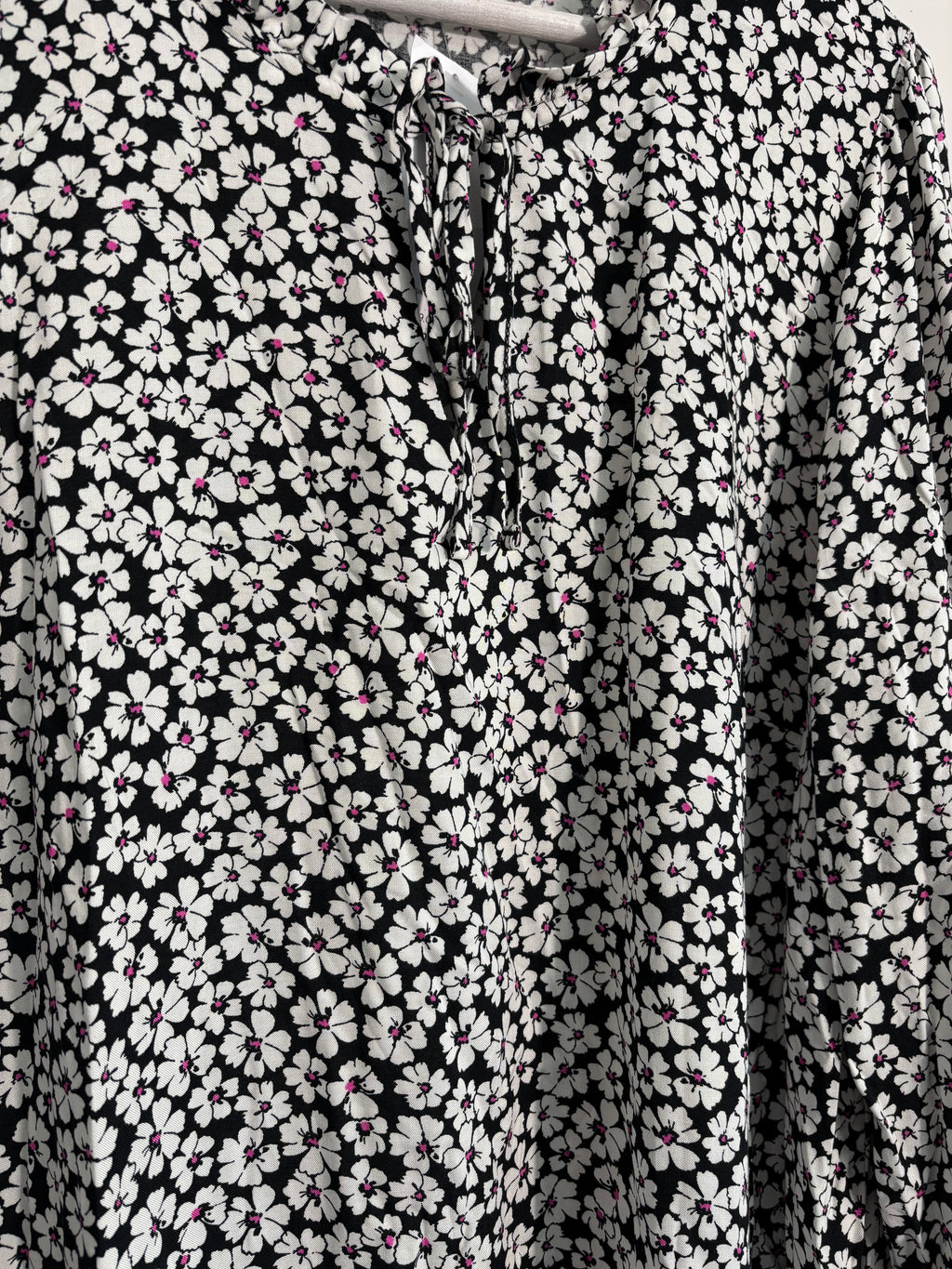 Evans Black & White Floral Longline Tunic Top Size 22 BNWT