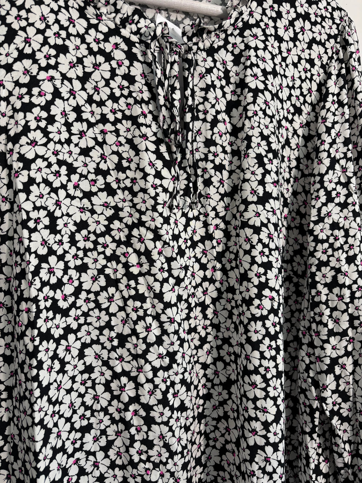 Evans Black & White Floral Longline Tunic Top Size 22 BNWT