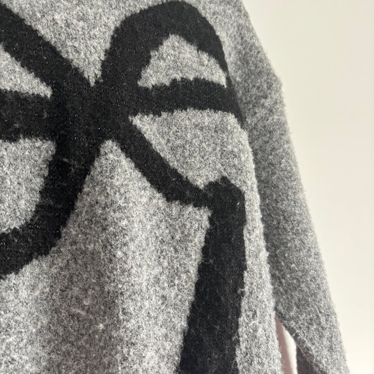 Primark Girl’s Grey Jumper with Black Bow detail Age 7-8 Years