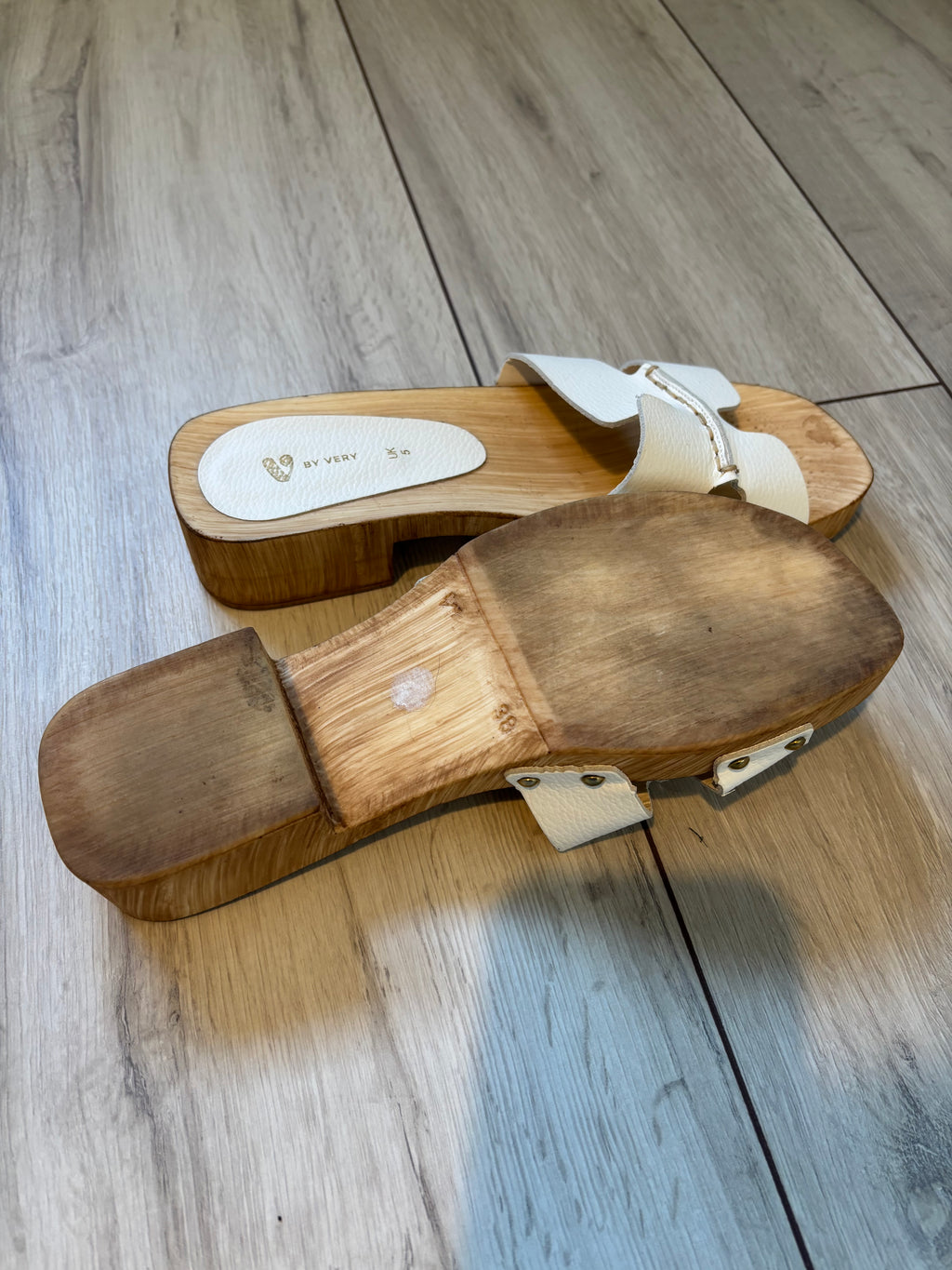 V by Very White Clog Mule Sandals – UK 5