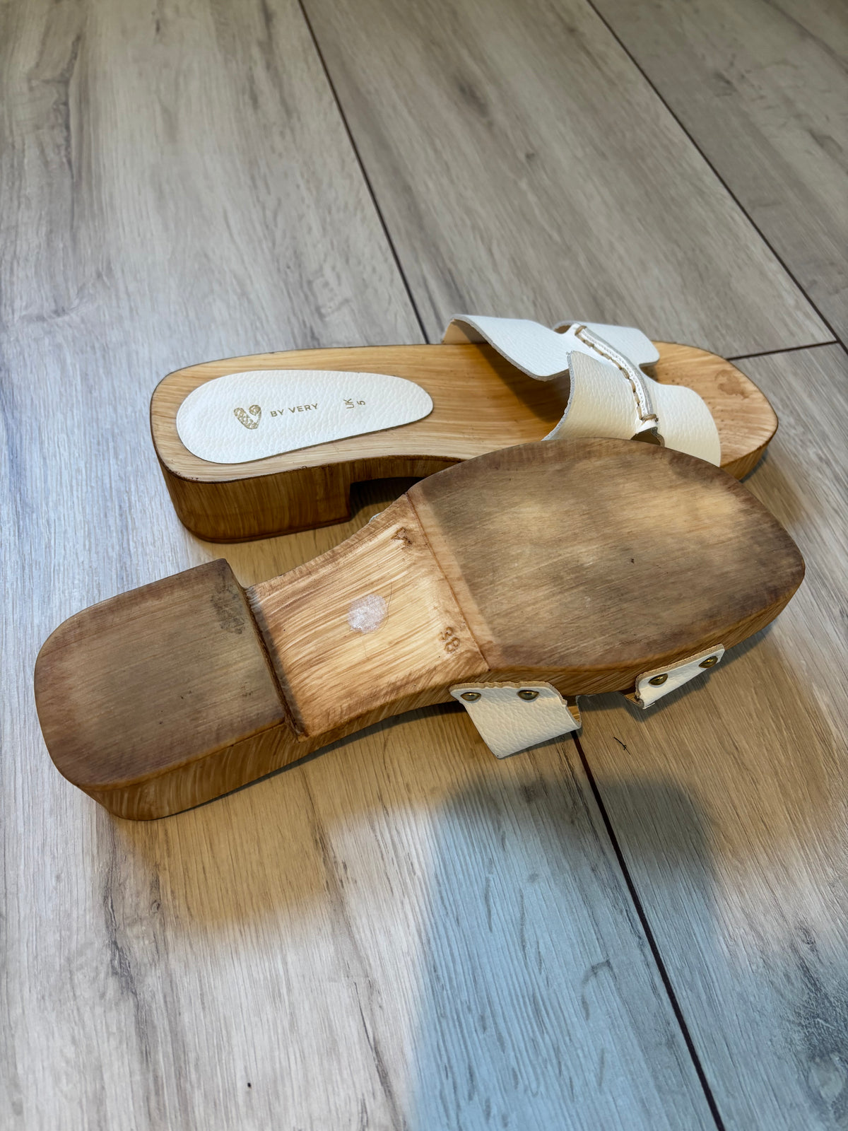V by Very White Clog Mule Sandals – UK 5